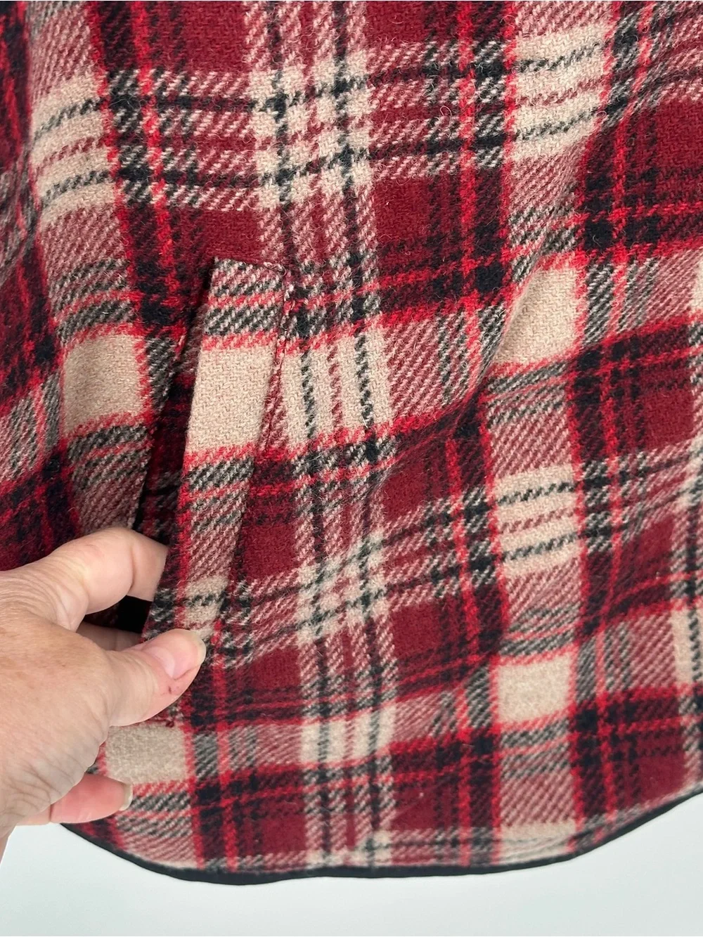 Men’s XL Woolrich Red and Cream Plaid Sherpa-Lined Zip Vest Cozy Outdoor